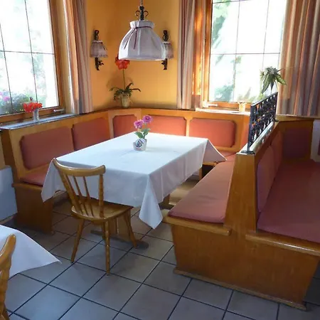 מלון Gaestehaus Linde, Garni 3*