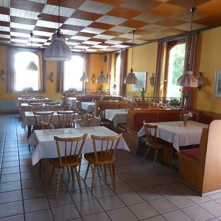 מלון Gaestehaus Linde, Garni 3*